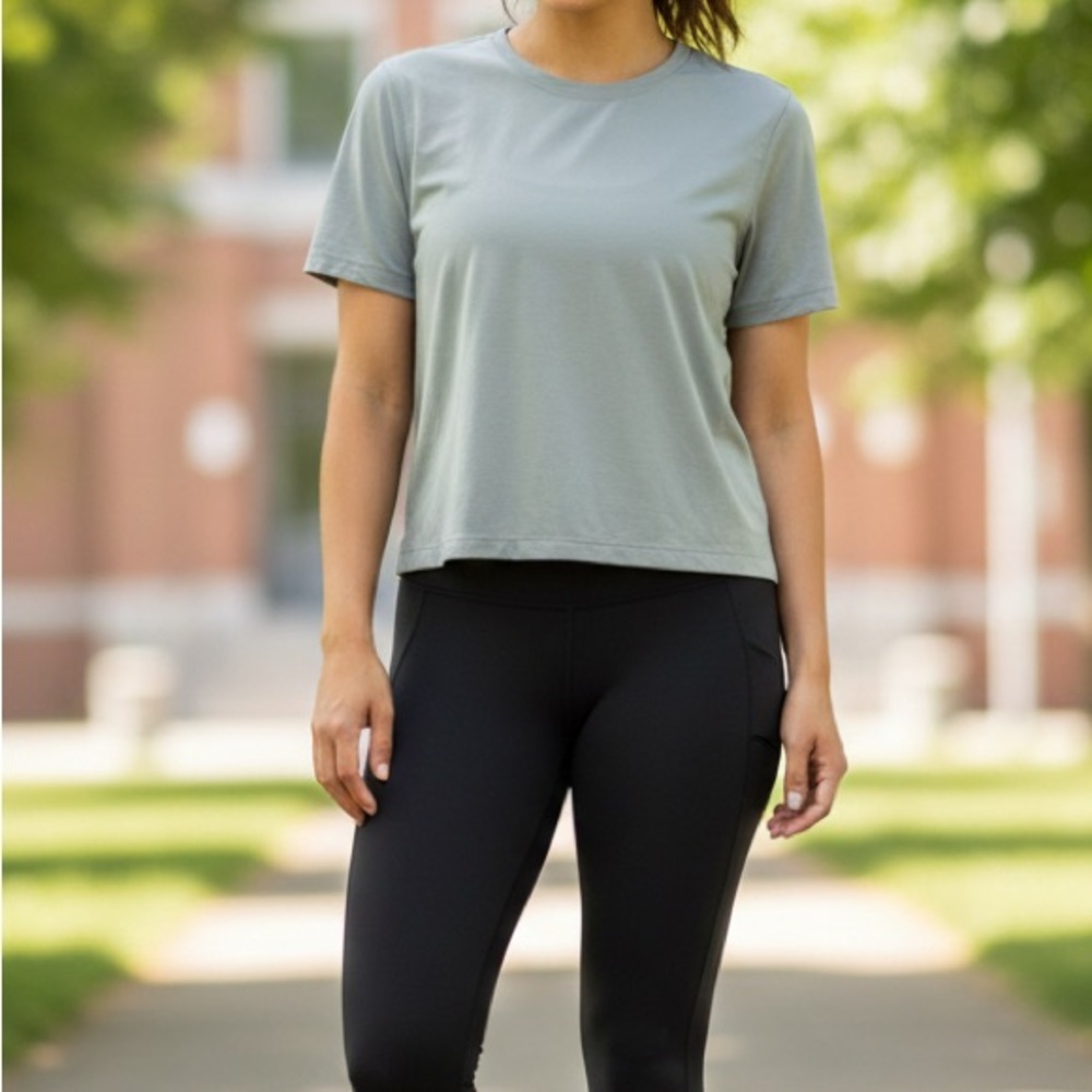 Lululemon Cropped Workout Luxtreme Shirt in Sage Green Size Medium